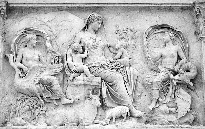 Ara Pacis的罗马妇女Bas Relief
